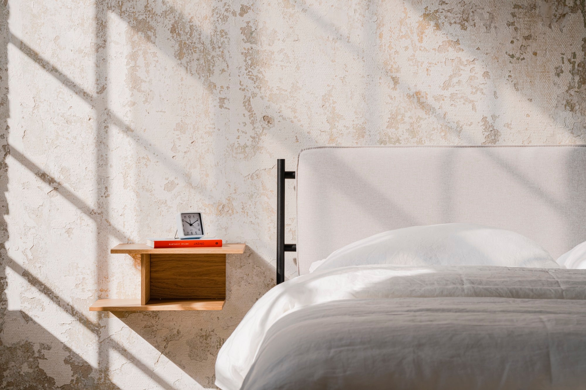 Sleep in style with our modern bedroom furniture designed to elevate your space and enhance your rest. Get inspired by cozy and aesthetic bedroom ideas featuring beds with headboards, bedside tables, benches, ambient lighting, and more.