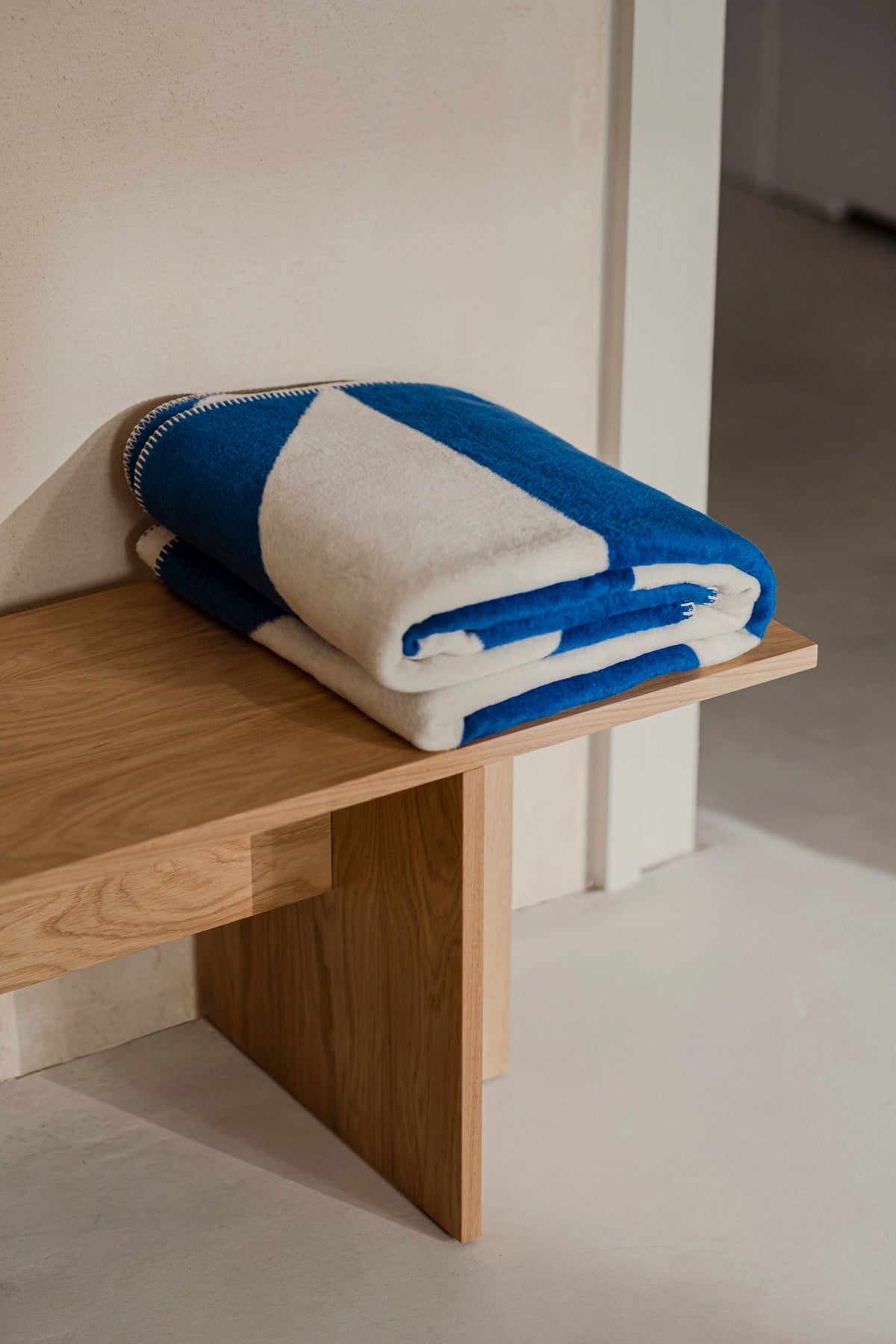 Step into comfort and explore living room ideas for small, cozy, and aesthetic spaces. Discover modern designs including coffee tables, poufs, stools, side tables, sofas, armchairs, ottomans, TV stands, sideboards, and more. Colorful, japandi, or minimal.