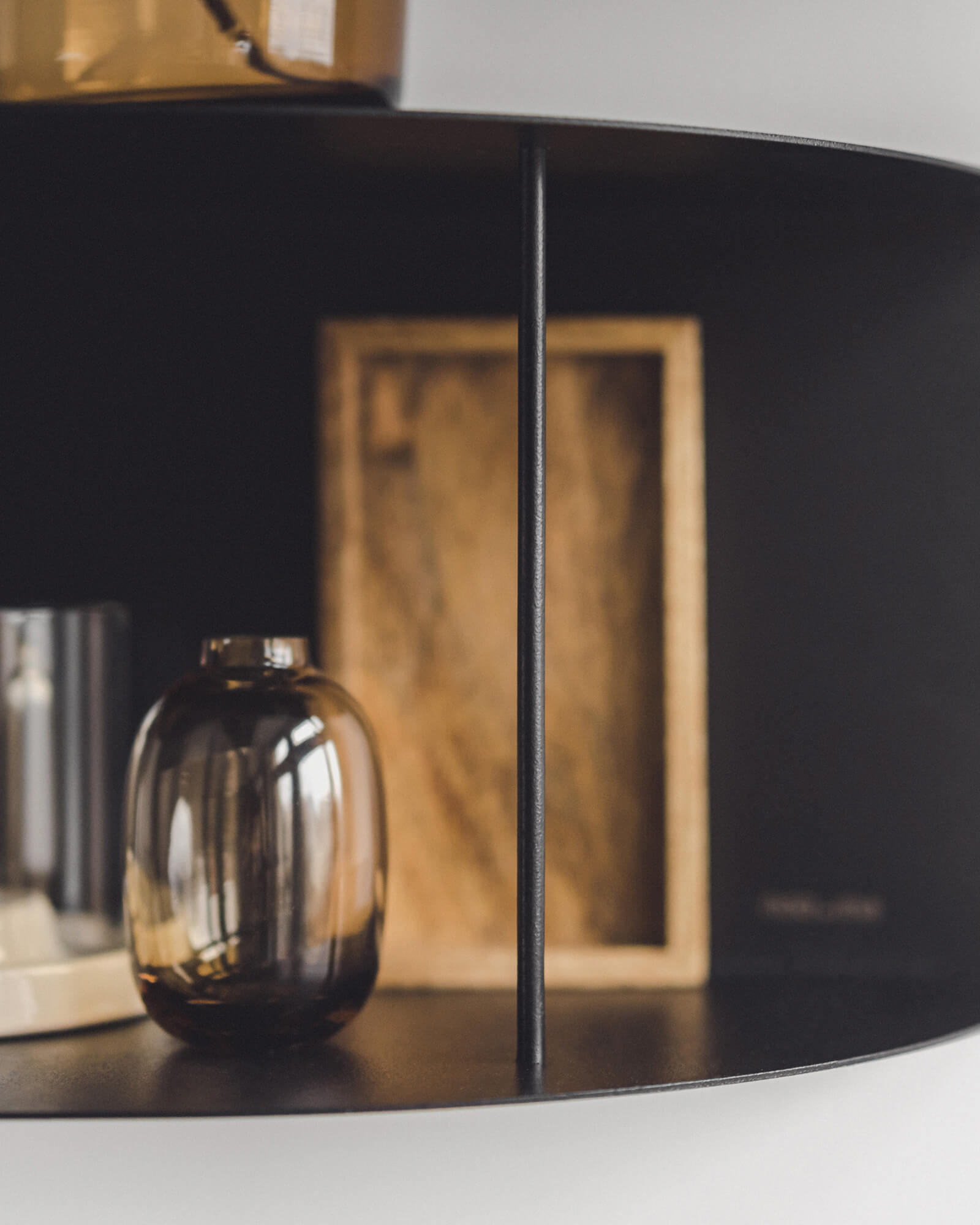 Lina Shelf - short