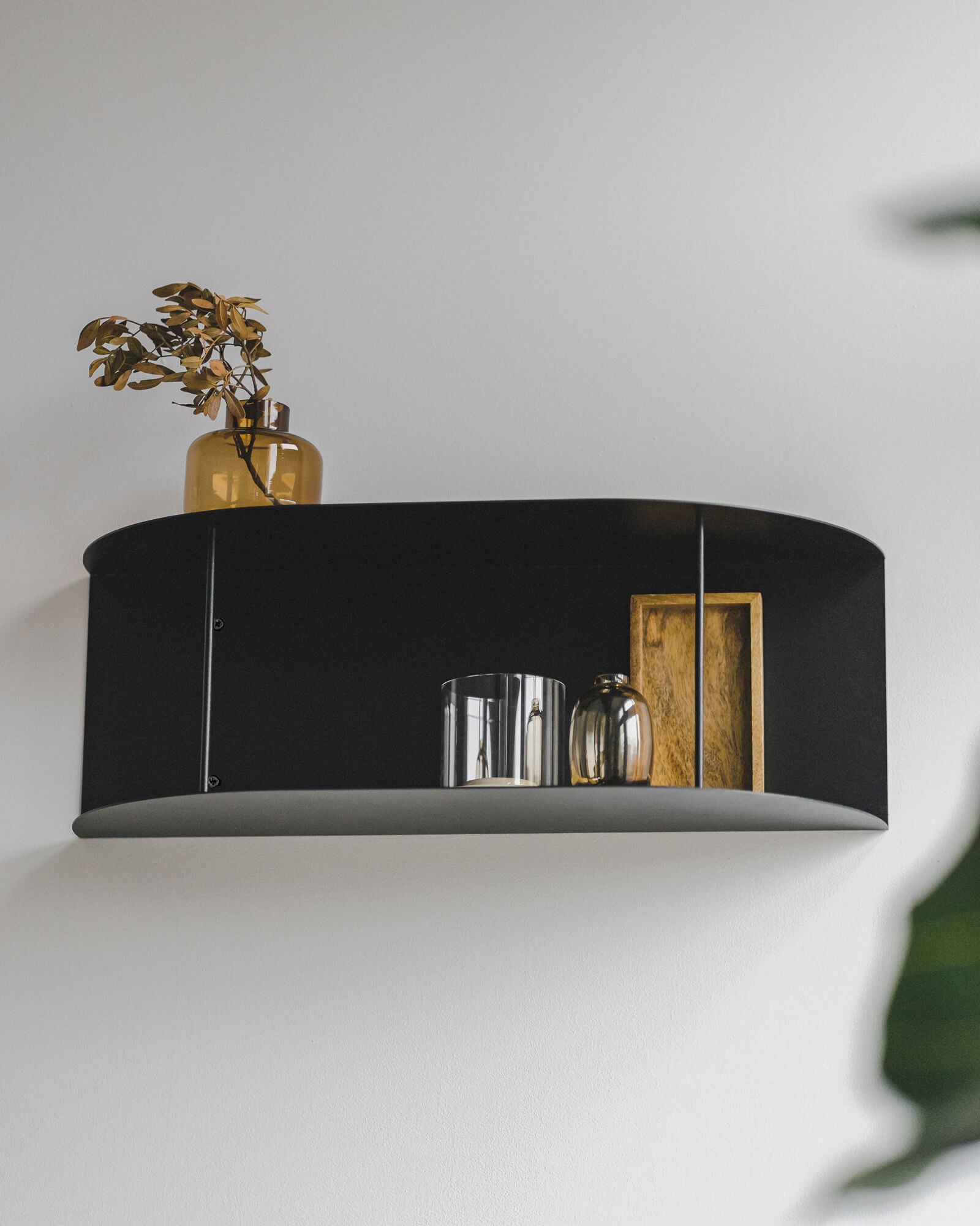 Lina Shelf - short