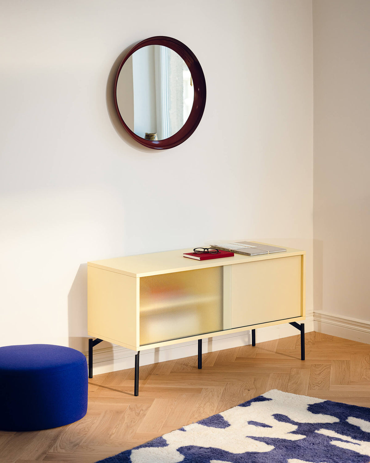 Met Mini TV Stand