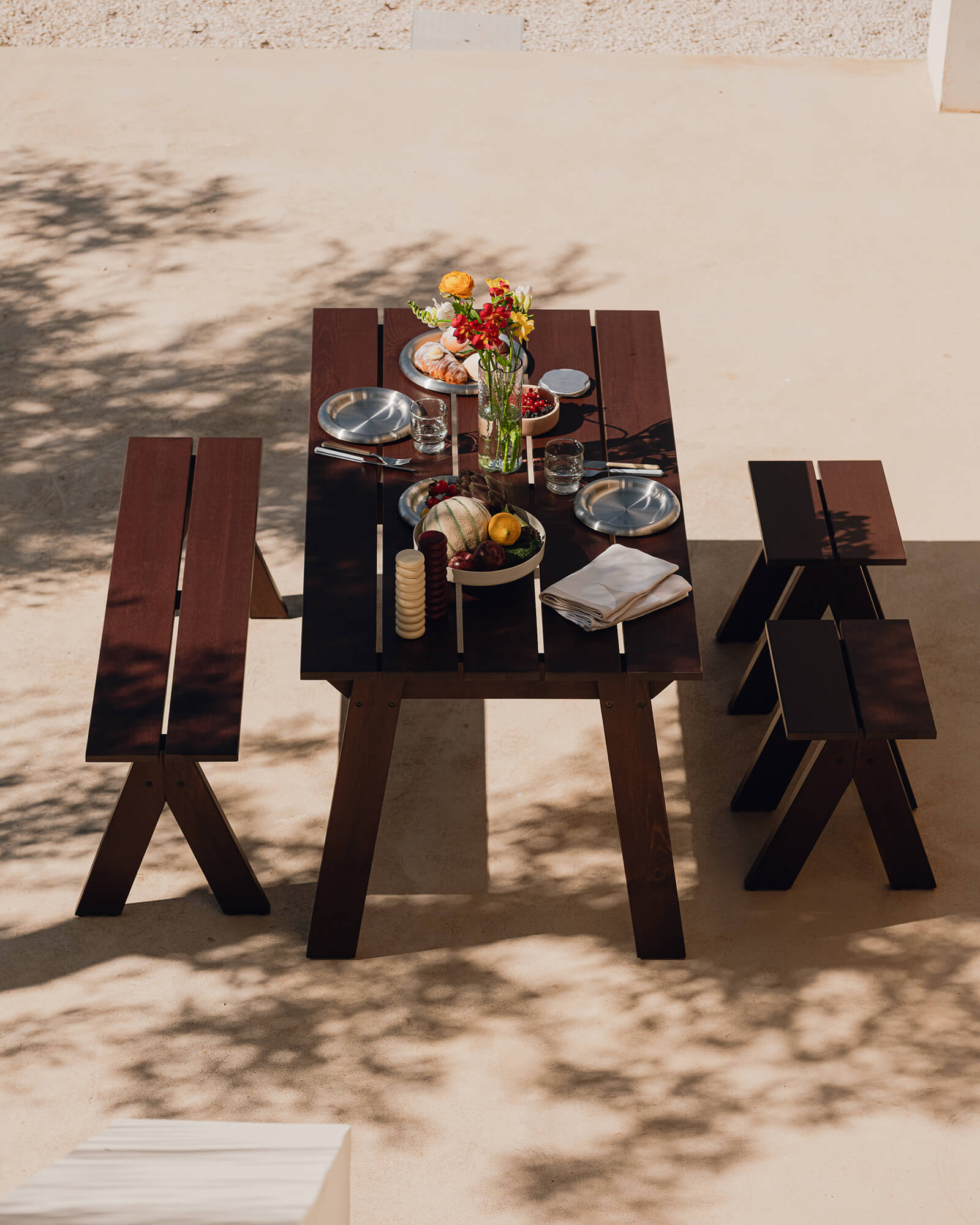 Navo Table - 140 x 77 cm