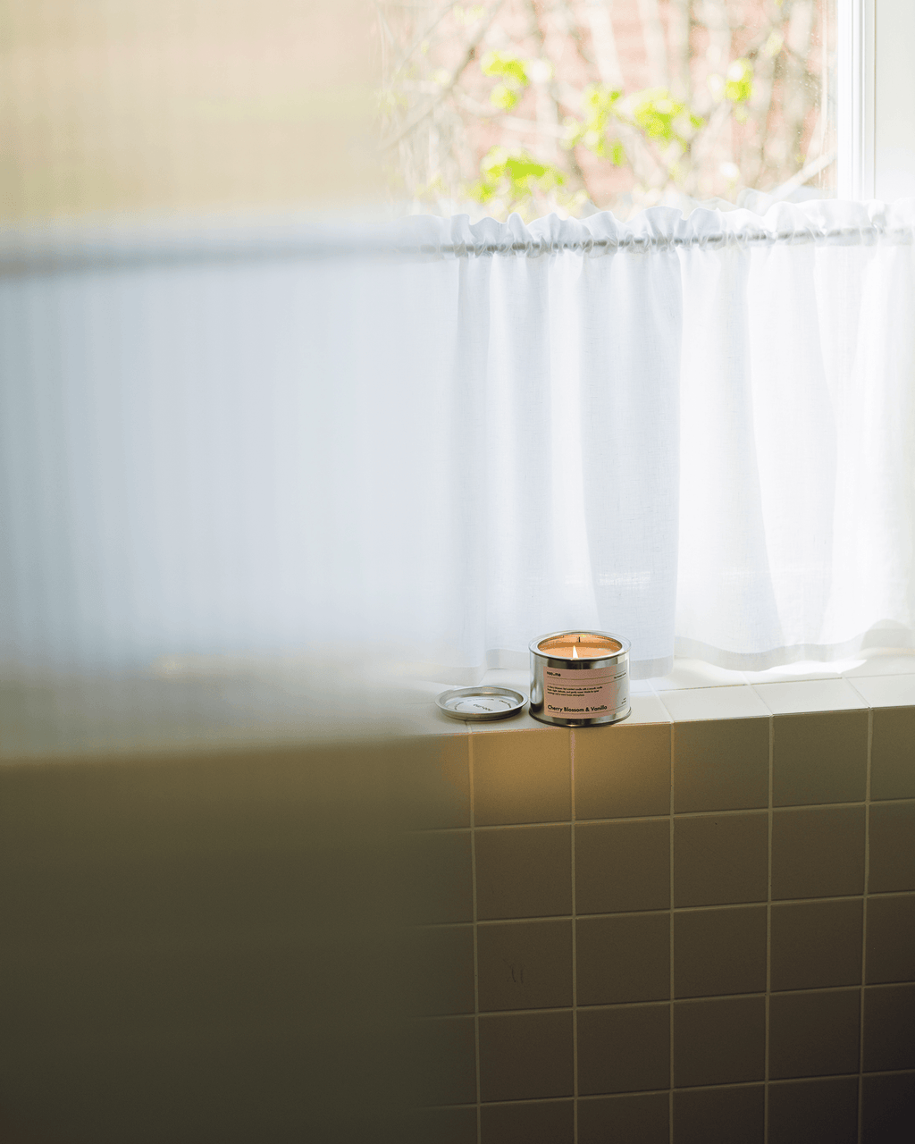 Ven Scented Candle - Saffron & Sandalwood