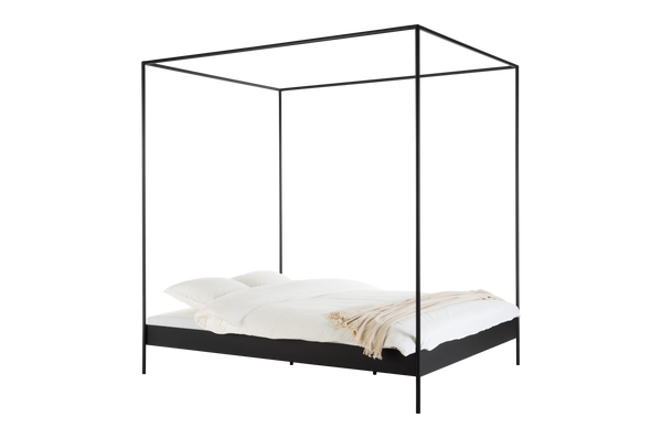 4 post hot sale metal bed